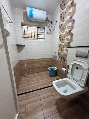 Deluxe Room, 2 Bedrooms | Bathroom - BBR Holiday Home (Ooty)