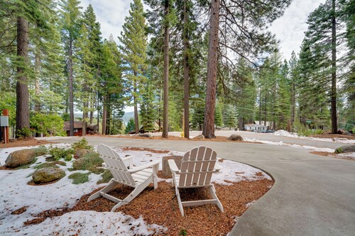 Gateway to Lassen Volcanic! Cozy Woodland Studio