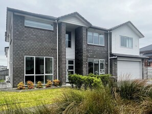 Exterior - Parkside Elegance on Puoro St Near Shopping Centre (Auckland)