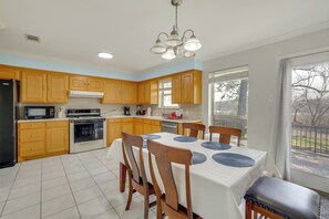 Fridge, microwave, stovetop, dishwasher - 11 Mi to Dtwn Dallas: Charming Home w/ Deck & Yard (Irving)