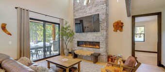 Mountain Modern and Spacious, Close to Everything!