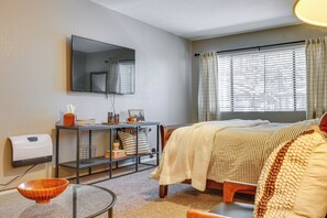 1 bedroom, iron/ironing board, internet, bed sheets