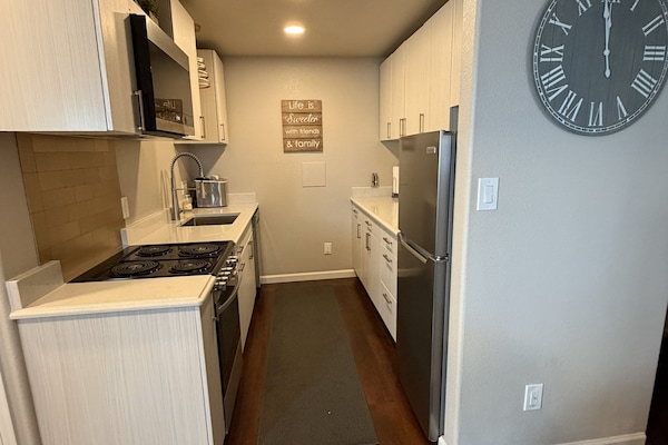 Coffee/tea maker, fridge, microwave, oven