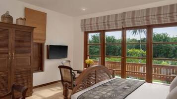 In-room safe, soundproofing, free WiFi