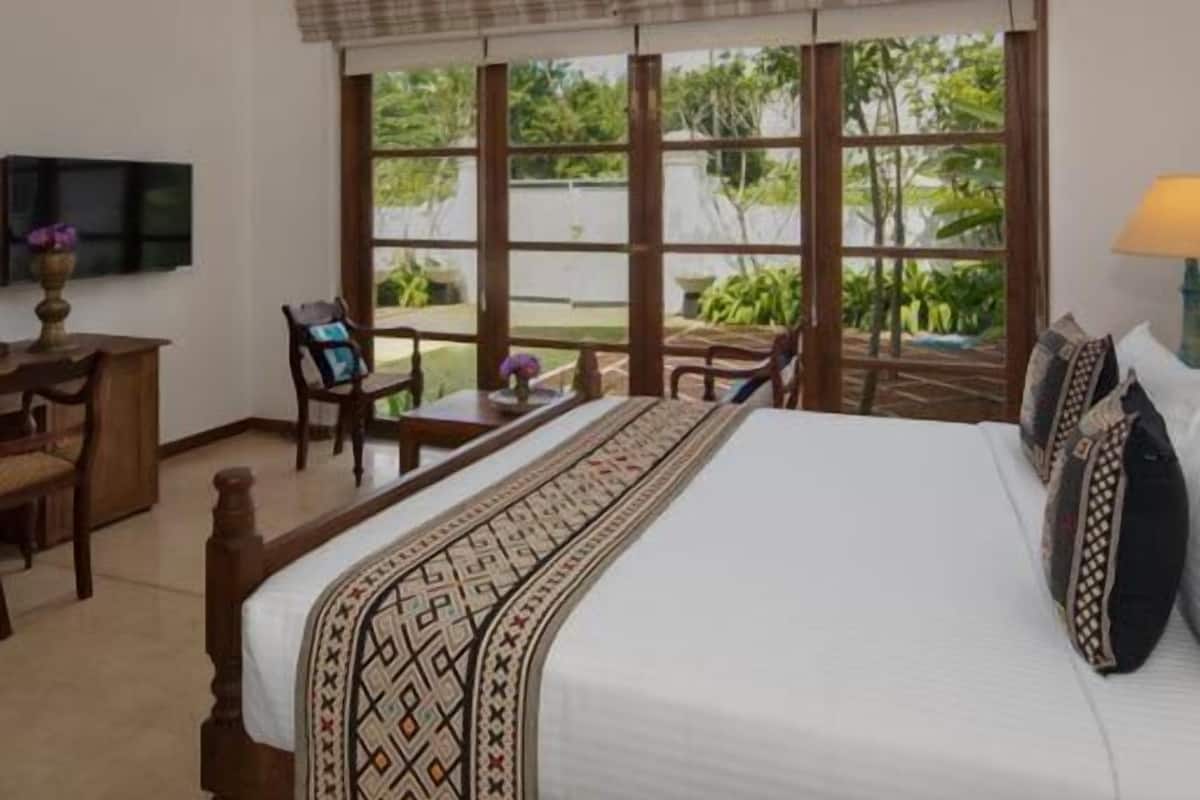 Double Room, Garden View | In-room safe, soundproofing, free WiFi