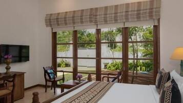 In-room safe, soundproofing, free WiFi