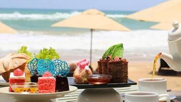 Deluxe Double or Twin Room, Balcony, City View | Outdoor dining