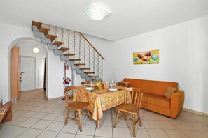 Apartamento familiar, varias habitaciones (SeaEscape San Foca near the beach) | Restauración