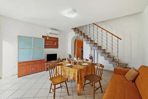 Apartamento familiar, varias habitaciones (SeaEscape San Foca near the beach) | Interior