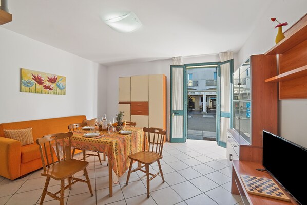 Familienapartment, Mehrere Schlafzimmer (SeaEscape San Foca near the beach) | Wohnbereich