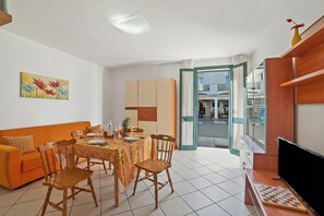 Family Apartment, Multiple Bedrooms (SeaEscape San Foca near the beach) | Living area | 21-inch flat-screen TV with digital channels - Seaescape San Foca Near the Beach (Melendugno)