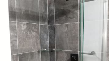 Comfort Studio Suite, Balcony, Garden View | Bathroom