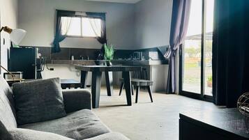Comfort Studio Suite, Balcony, Garden View | Individually decorated