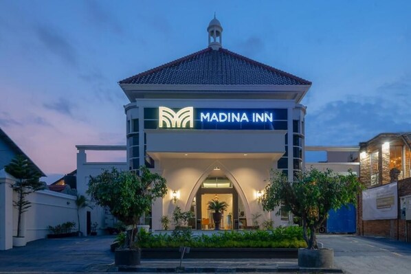 Exterior - Madina inn Hotel & Hostel Yogyakarta (Yogyakarta)