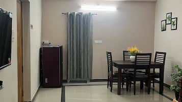 Family Apartment, 2 Bedrooms, Non Smoking, Balcony | Dining