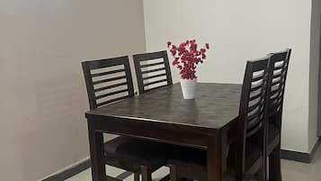 Family Apartment, 2 Bedrooms, Non Smoking, Balcony | Dining