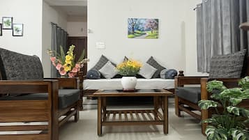 Family Apartment, 2 Bedrooms, Non Smoking, Balcony | Interior