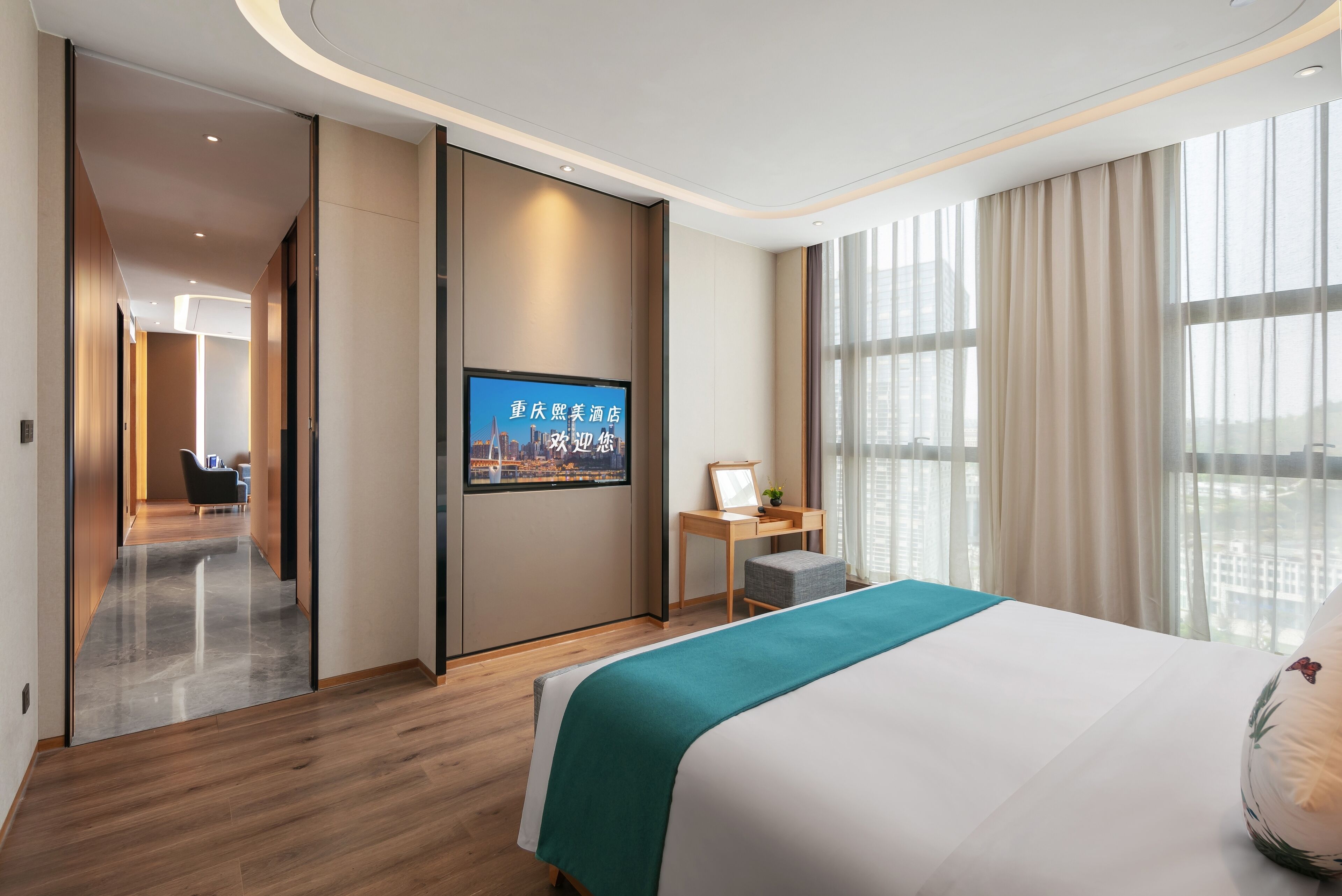 Executive Suite, City View