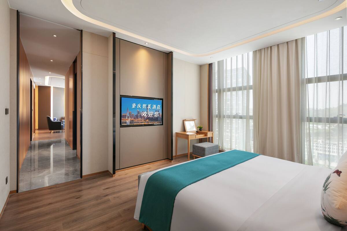 Executive Suite, City View