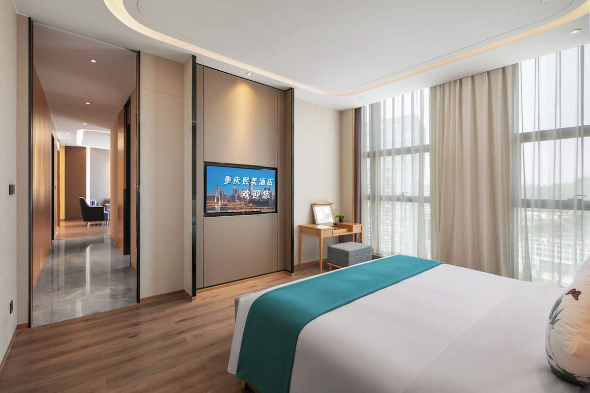 Executive Suite, City View