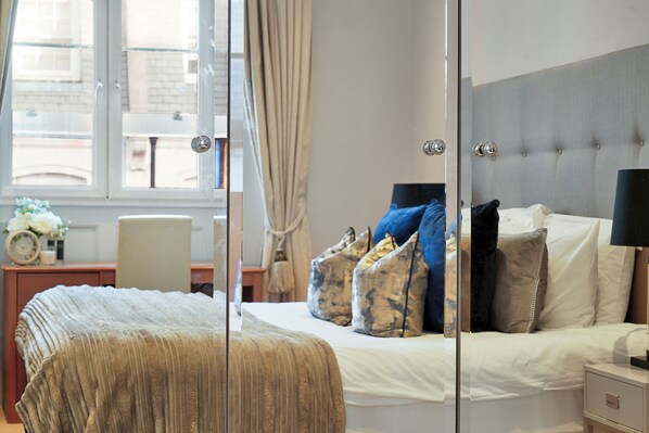 Iron/ironing board, WiFi, bed sheets