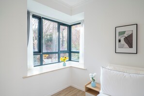 Apartamento superior, 2 quartos, sacada, vista para a cidade | Parte interna