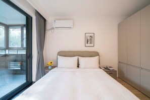 مكتب ومساحة عمل للكمبيوتر المحمول وواي فاي مجانًا