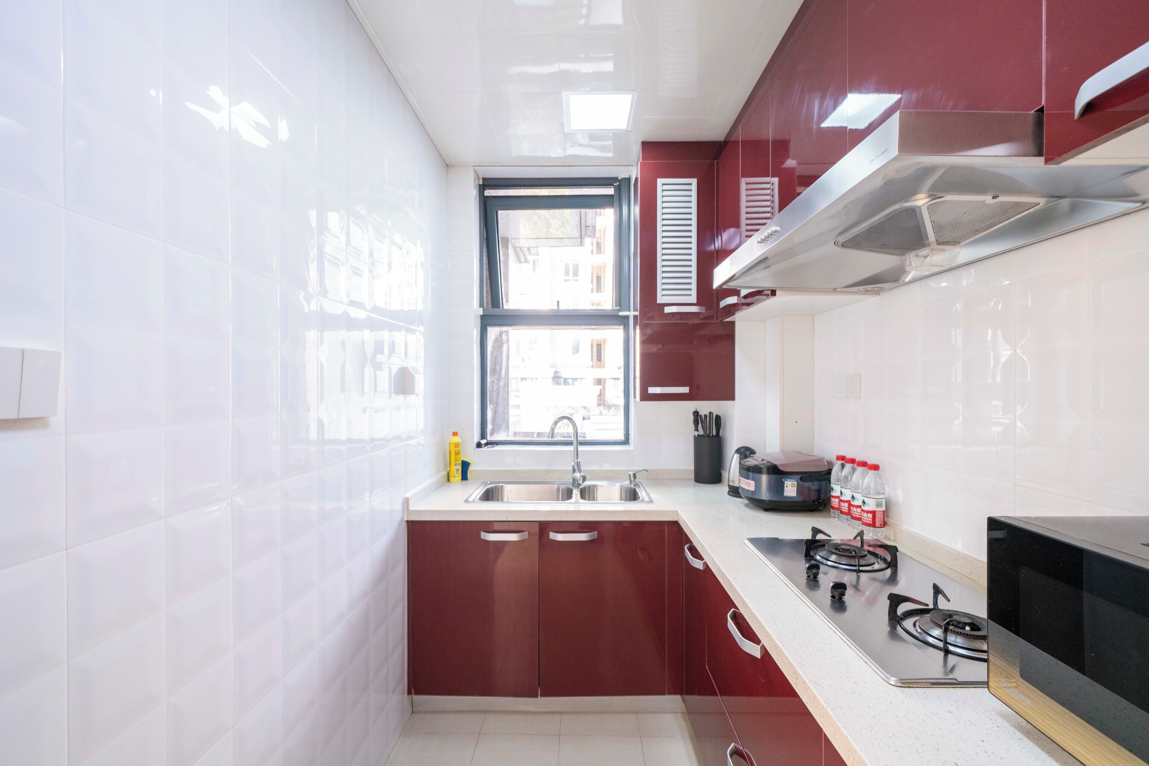 Fridge, microwave, stovetop, cookware/dishes/utensils