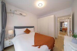 شقة سوبيريور - غرفتا نوم - بشرفة - منظر للمدينة | مكتب ومساحة عمل للكمبيوتر المحمول وواي فاي مجانًا