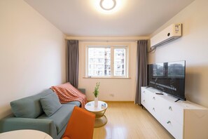 شقة سوبيريور - غرفتا نوم - بشرفة - منظر للمدينة | منطقة المعيشة