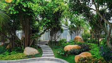 Family Bungalow, Lake View | Property grounds