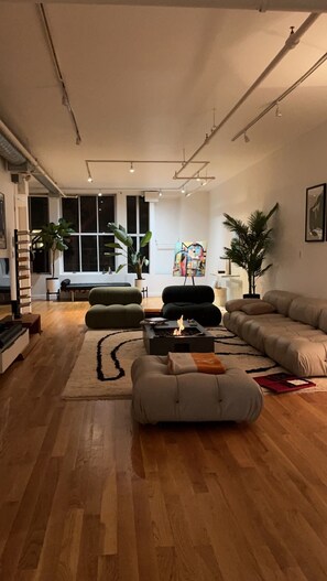Interior - 2k square foot SoHo loft with private keyed elevator (New York)