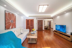 Living area - Tyms Gubei Apt 2BR Residence near Gubei (Shanghai)