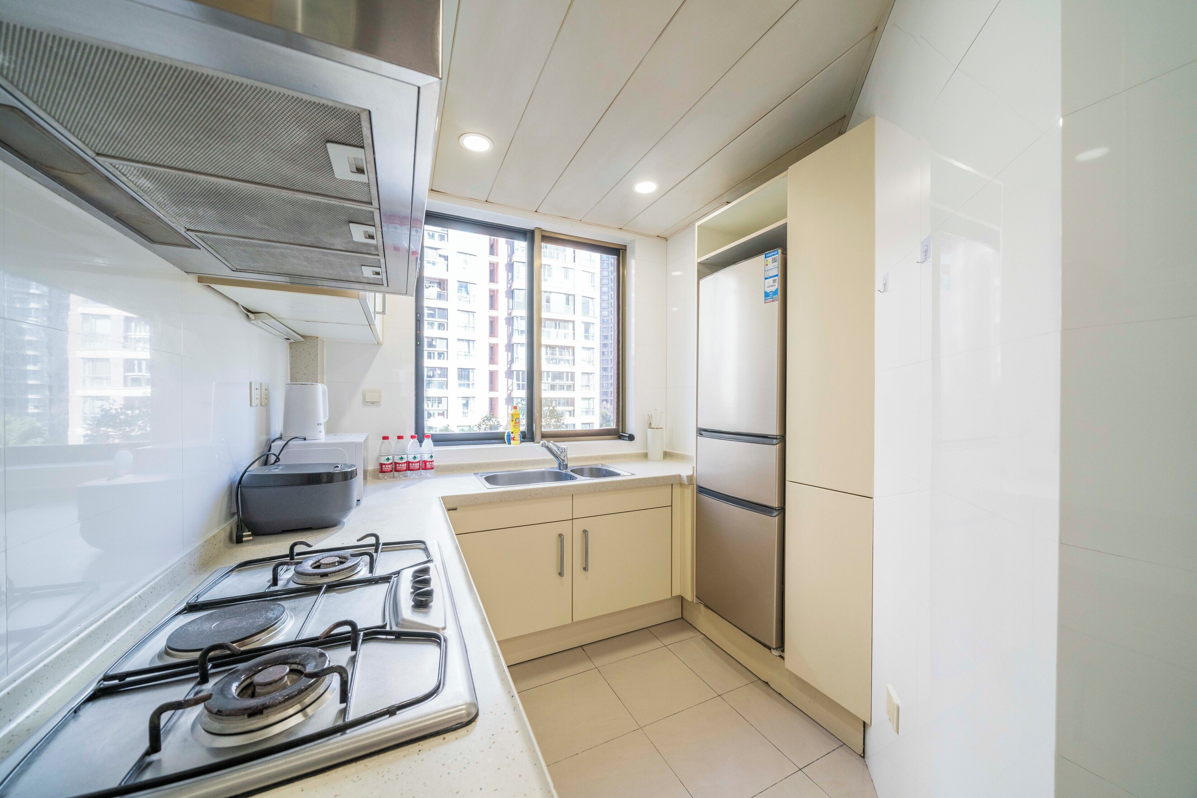 냉장고, 전자레인지, 쿡탑, 조리 도구/접시/주방 기구