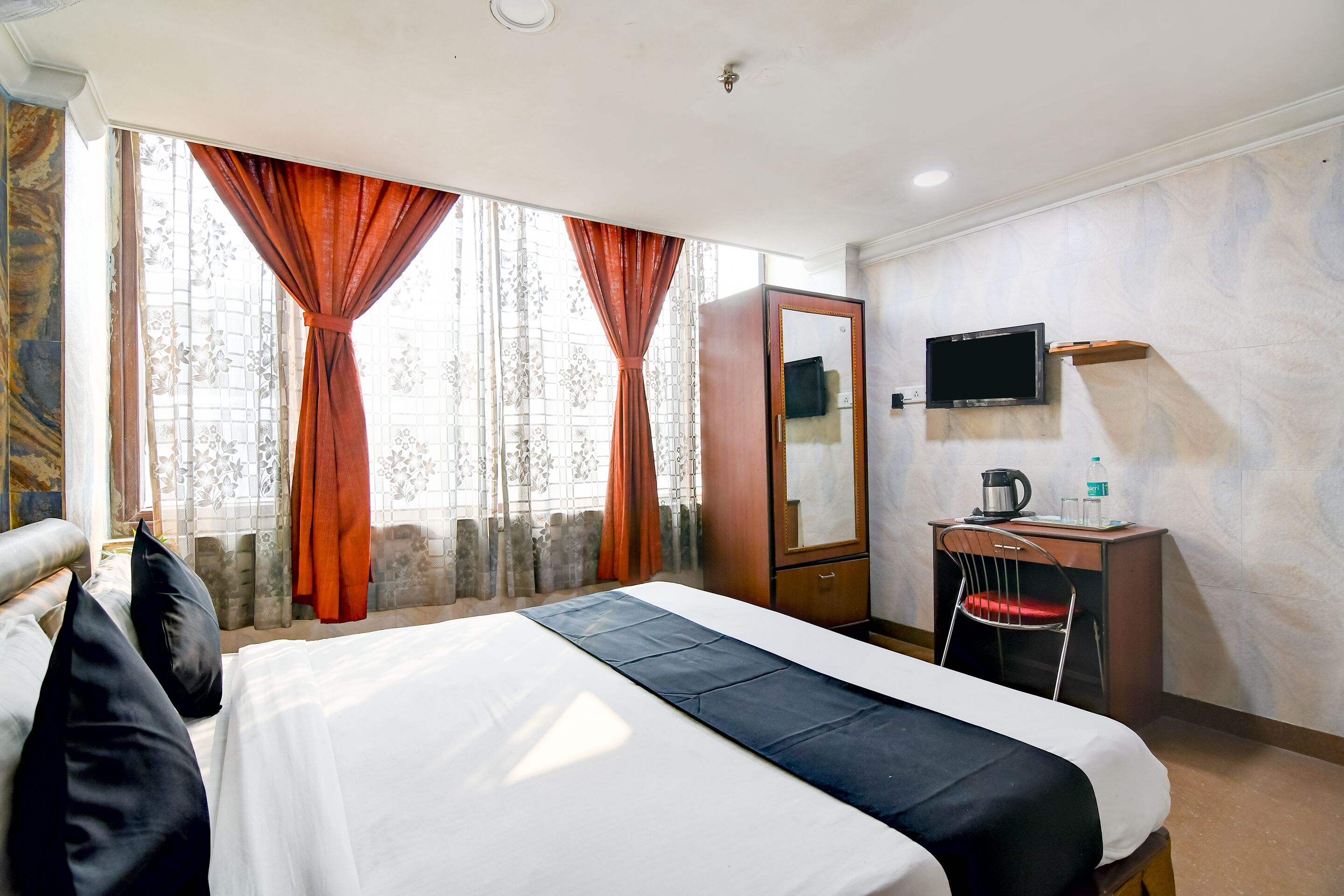 Quarto casal luxo, vista para a cidade | Cofres nos quartos, cortinas blackout, ferros/tábuas de passar roupa