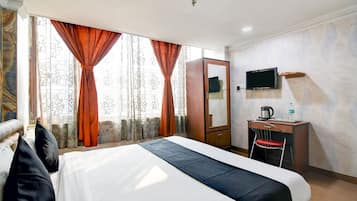 Quarto casal luxo, vista para a cidade | Cofres nos quartos, cortinas blackout, ferros/tábuas de passar roupa