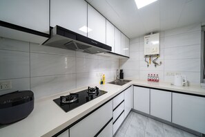 Fridge, microwave, stovetop, cookware/dishes/utensils - Tyms Jinhongqiao High-End 3BR 2BA  (Shanghai)