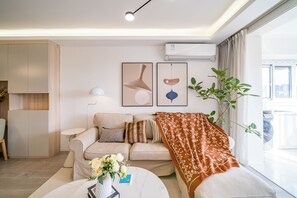 Living area - Tyms Jinhongqiao High-End 3BR 2BA (Shanghai)