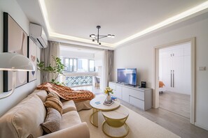 Living area - Tyms Jinhongqiao High-End 3BR 2BA  (Shanghai)