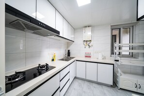 Fridge, microwave, stovetop, cookware/dishes/utensils - Tyms Jinhongqiao High-End 3BR 2BA (Shanghai)