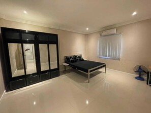 Internet, bed sheets - Charming 3-Bedroom House Rental in Camarines Norte (Camarines Norte)
