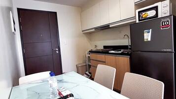 Shared Dormitory, 1 Bedroom, Balcony | Dining