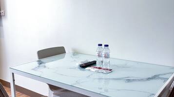 Shared Dormitory, 1 Bedroom, Balcony | Dining