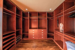 Superior Apartment, 2 Bedrooms, Balcony, City View | Interior