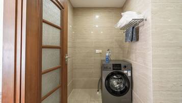 Departamento superior, 2 habitaciones, balcón, vista a la ciudad | Interior