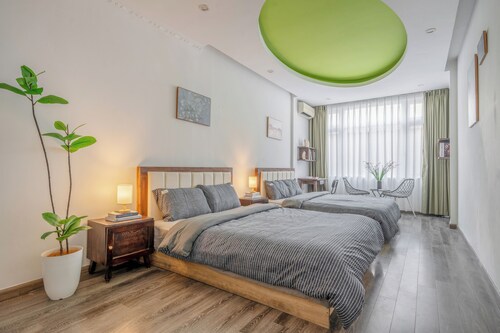 Modern Quiet 4BR/Large Balcony/City View/Food Paradise/2'to TrainST/Free Laundry