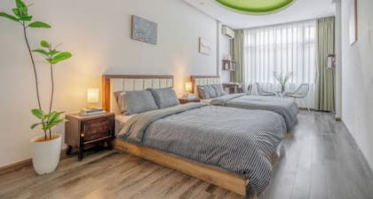 Modern Quiet 4BR/Large Balcony/City View/Food Paradise/2'to TrainST/Free Laundry