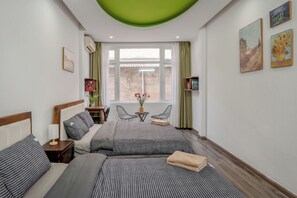 4 chambres, fer et planche à repasser, accès Internet