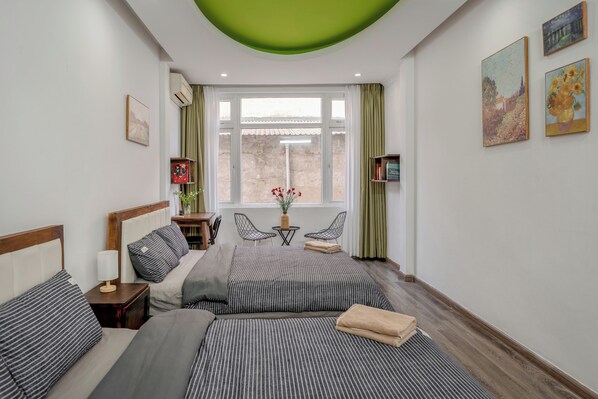 4 bedrooms, iron/ironing board, internet