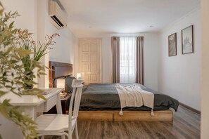 4 chambres, fer et planche à repasser, accès Internet